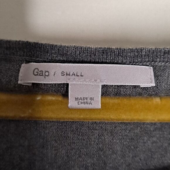 Gap ladies pullover sweater NWOT - Picture 3 of 9